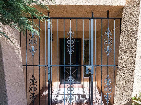 2nd image of 3131 La Ronda Pl NE