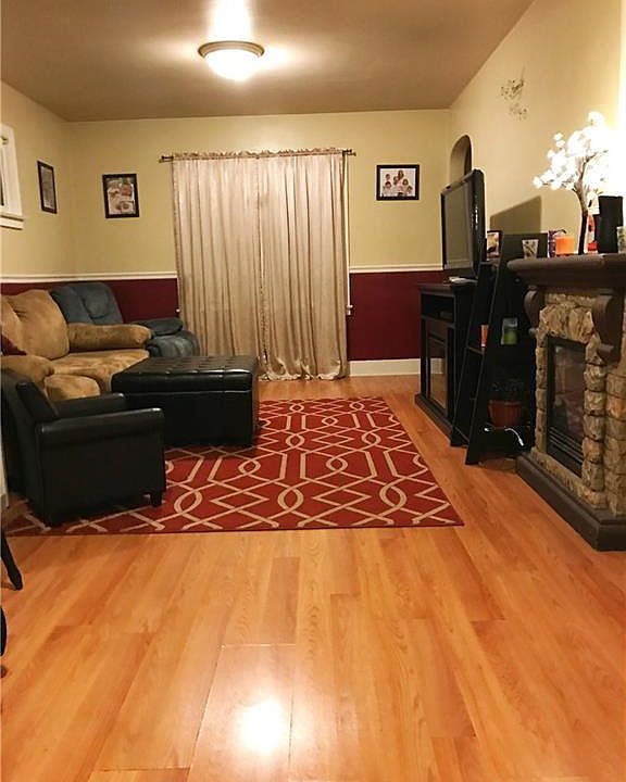 2nd image of 432 22nd St