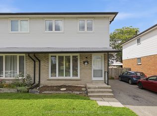 302 Vancouver Cres, Oshawa, ON L1J5X9