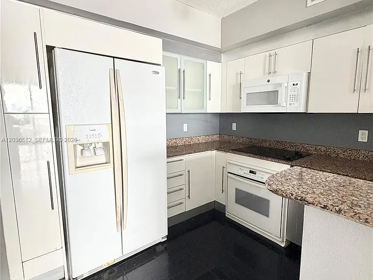 335 Biscayne Blvd #4200 — Photo 14