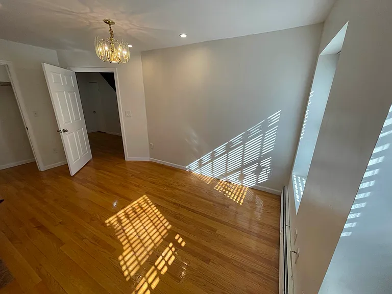 21 Vernon Ave #GARDEN-FLOOR — Photo 6