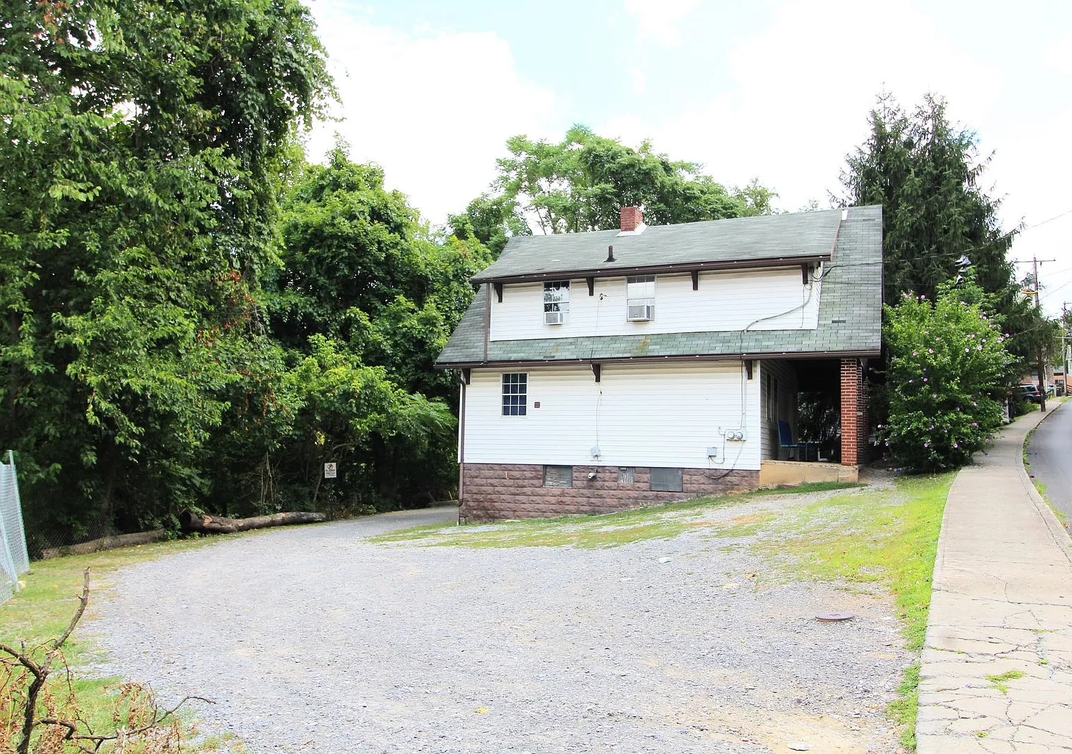 1021 College Avenue — Photo 2