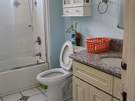 4th image of 321 E Norwood Pl
