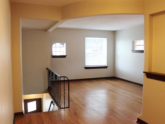 3rd image of 4512A Jamieson Ave