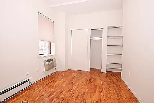 220 East 25th Street — Photo 4