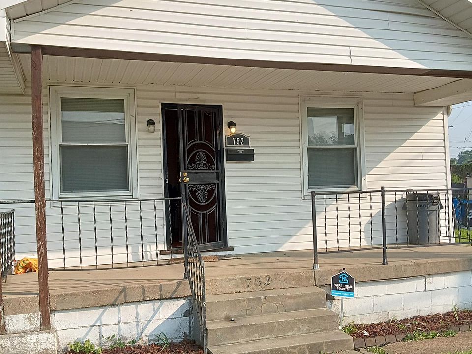 Front view of home