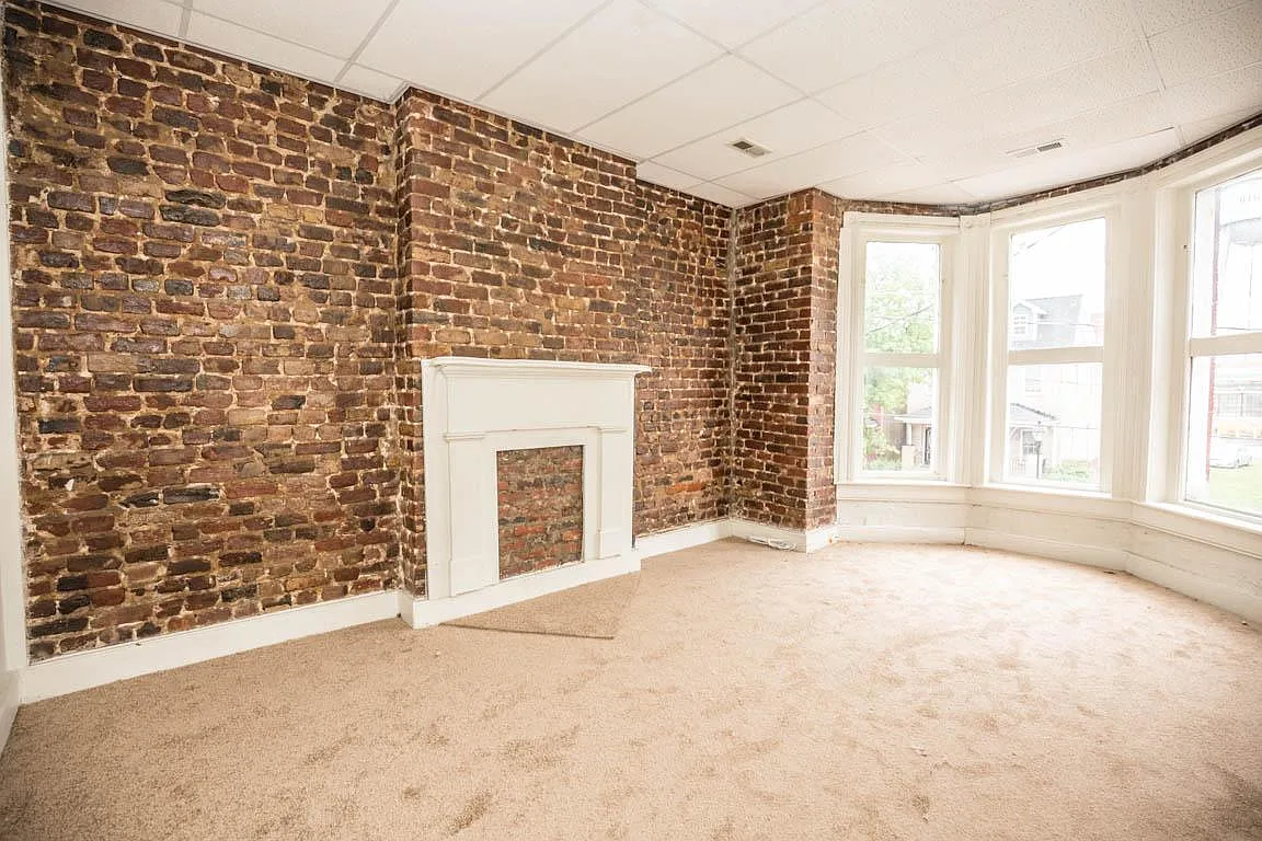 Building Photo - 908 W Clay St