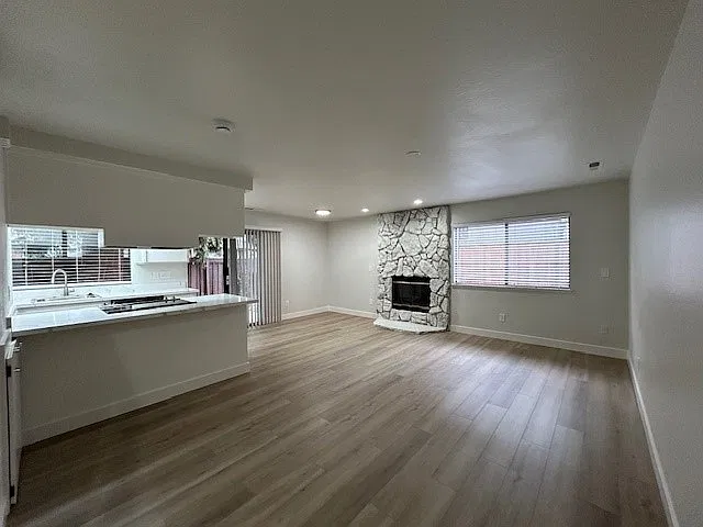 2 bed, 1.5 bath, 1100 sqft, $3,595 — Photo 2