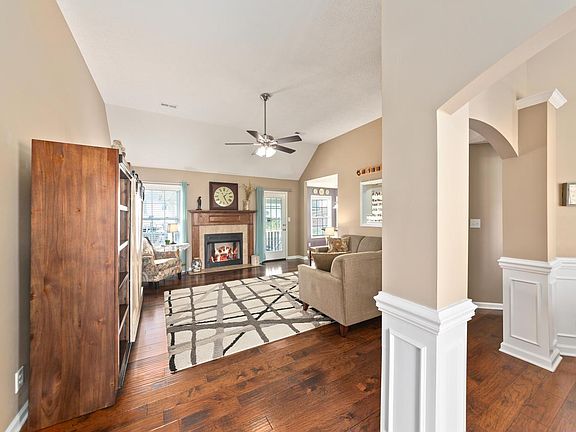 3rd image of 412 River Heights Dr