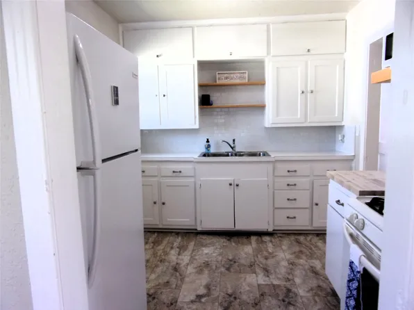 1902 W Dry St, San Saba, TX 76877