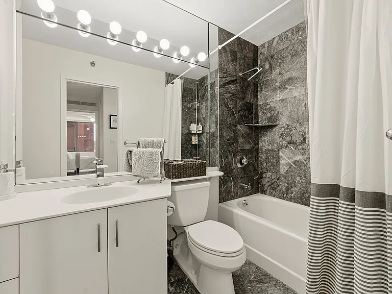 4 Martine Ave #707 — Photo 32