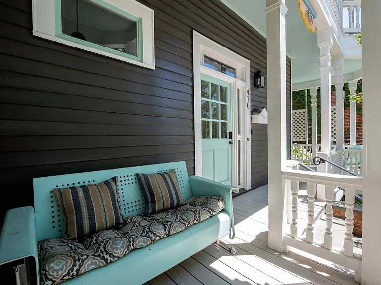 416 Augusta Ave SE — Photo 25