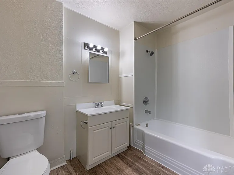338 Kenwood Ave — Photo 19