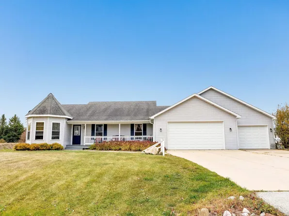 5066 Snapdragon Cir, Little Suamico, WI 54141