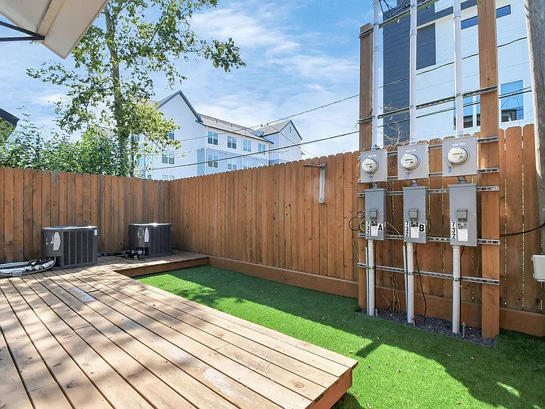 732 W 22nd St #A — Photo 27