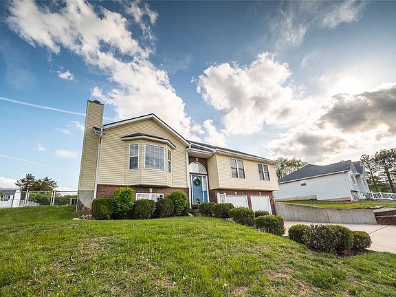3rd image of 808 Oxford Dr