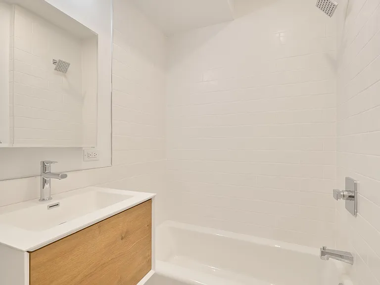600 W 111th St #4G1 — Photo 11