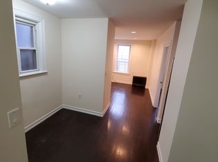 35-37 10th St #1R, Astoria, NY 11106