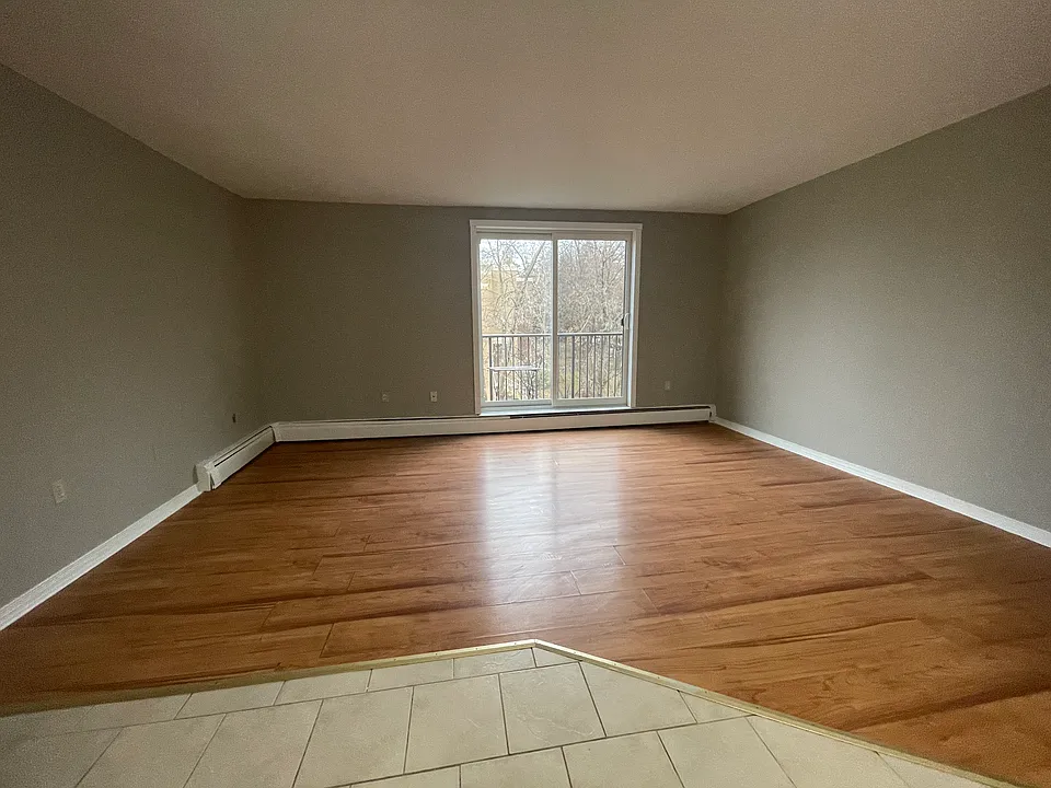 240 Commissioners Rd W #12