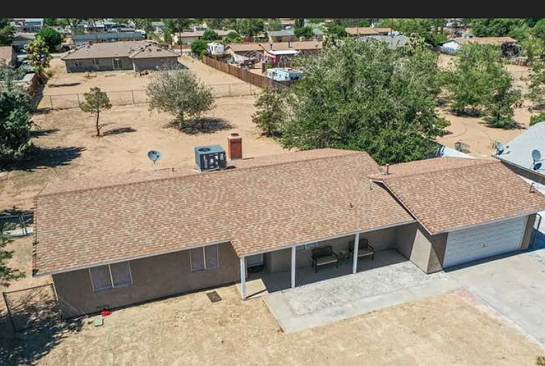 14820 Riverside St — Photo 5