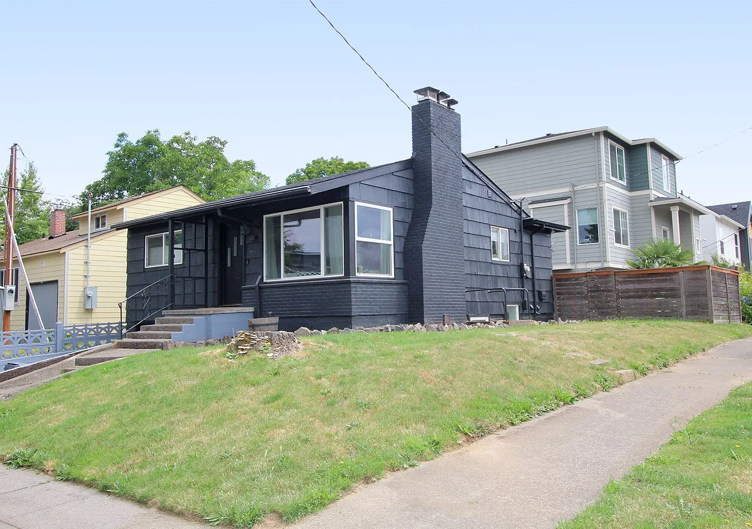 Exceptional Portsmouth 2 Bed/1.5 Bath Mid-Century Home — Photo 1