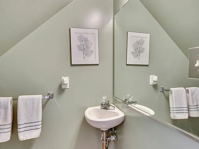 2105 Jamieson Ave — Photo 7