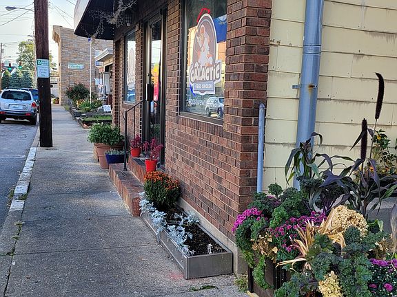 2nd image of 624 6th Ave