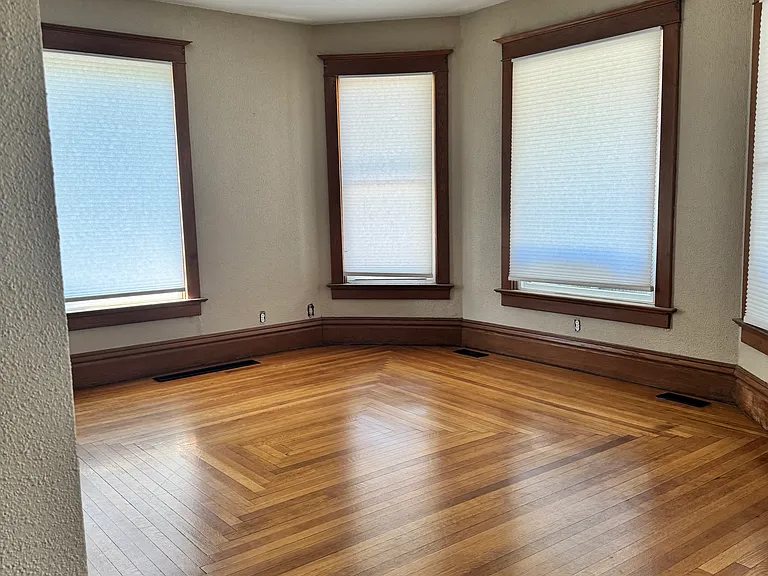 315 Jackson St — Photo 14