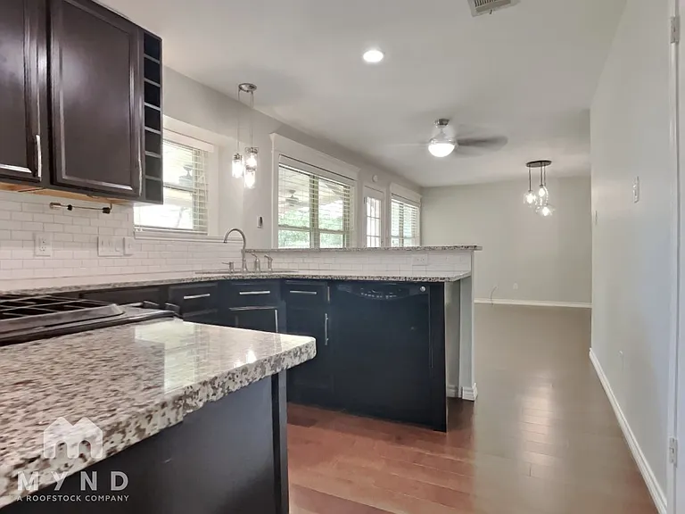 8709 Verona Trl — Photo 4