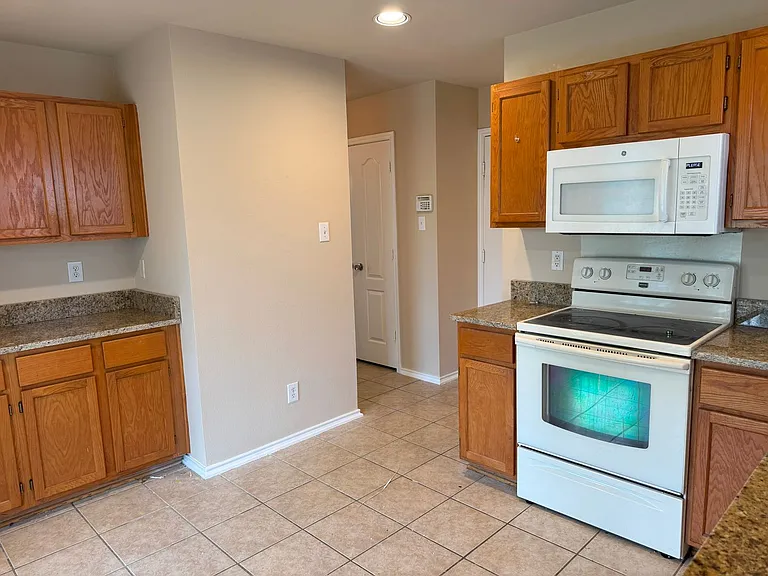 9061 Clearwood Path — Photo 9