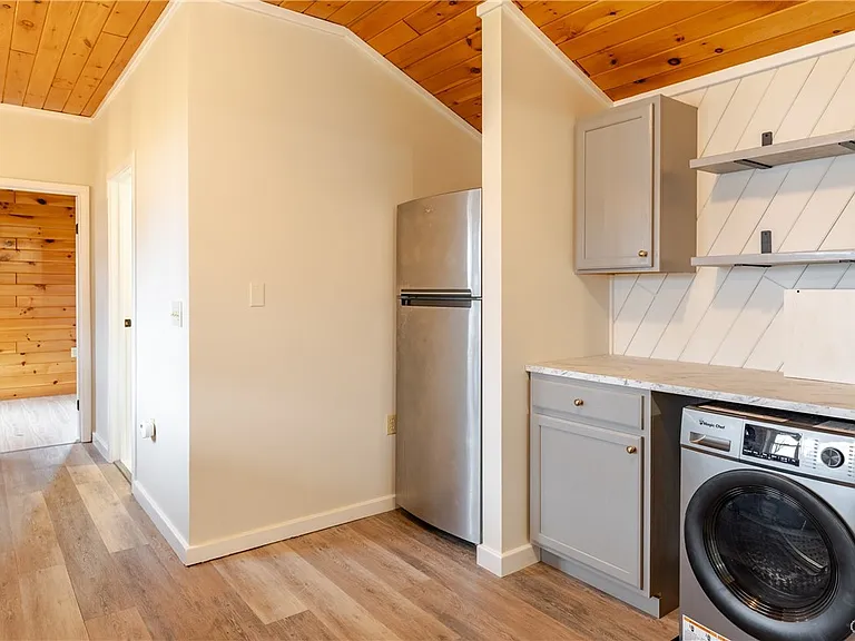 6082 Reservoir Rd — Photo 12