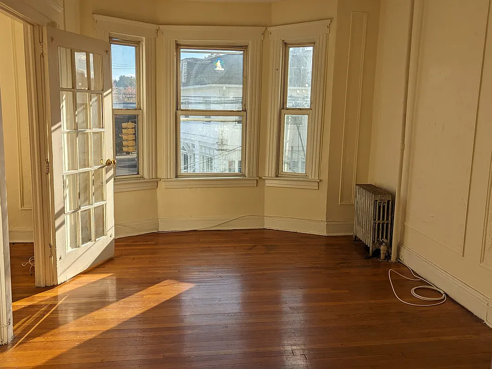 Building Photo 4
