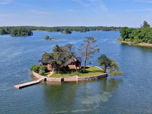 1 Honeymoon Is, Hammond, NY 13646