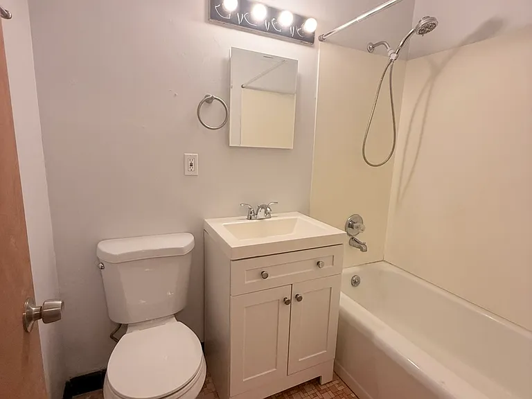 4006 N Farwell Ave #17 — Photo 10