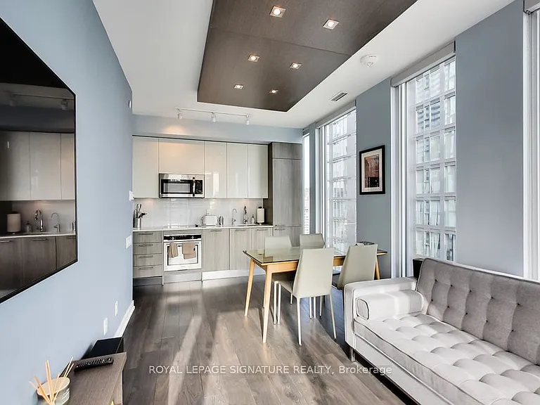 28 Wellesley St E #1704 — Photo 4