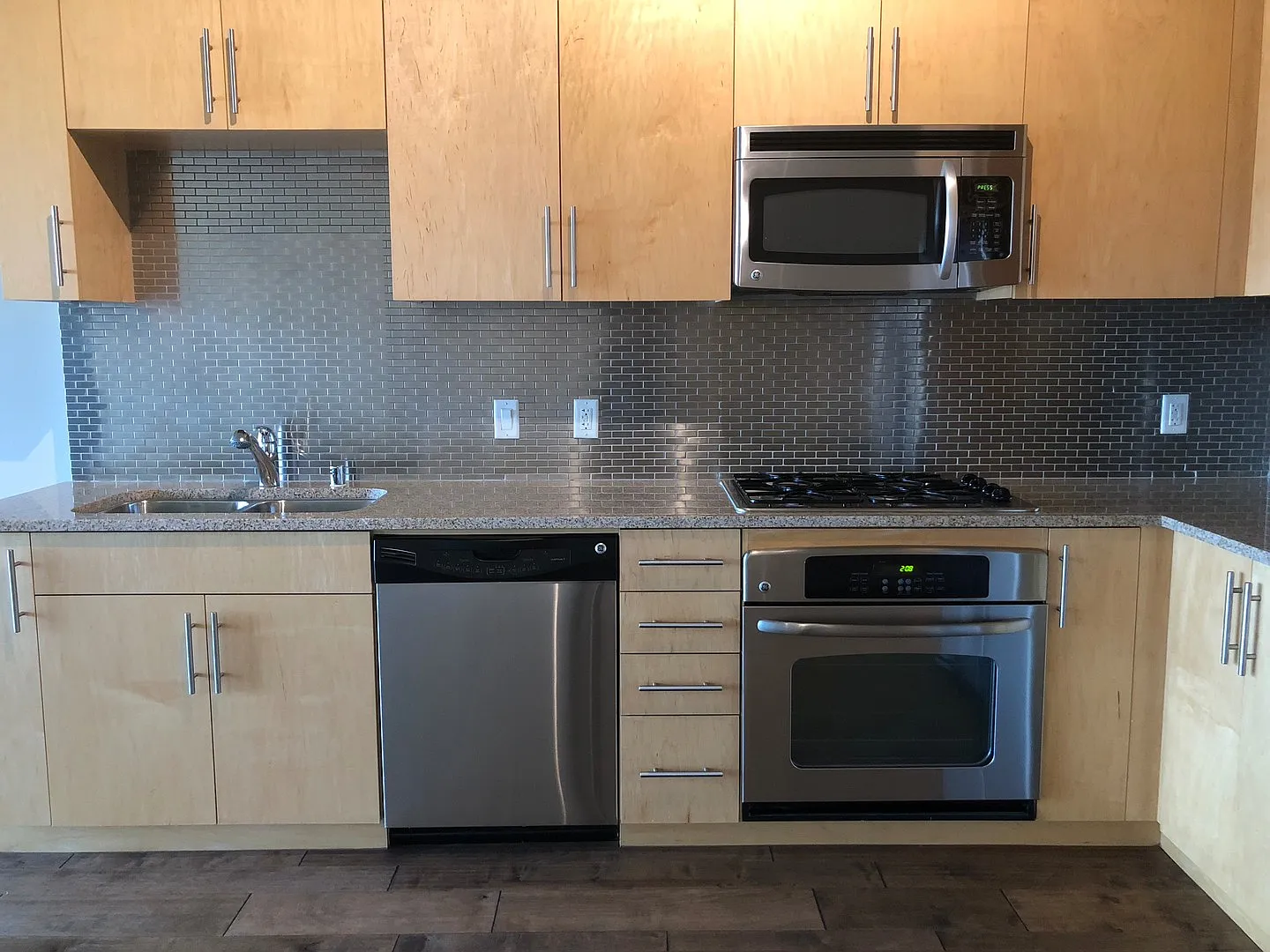 Juhl Loft Style Living 1 Bedroom + Den Unit For Lease — Photo 4