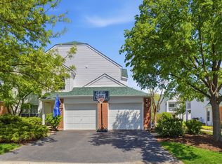 109 Meadowbrook Ln #44A, Lake Bluff, IL 60044