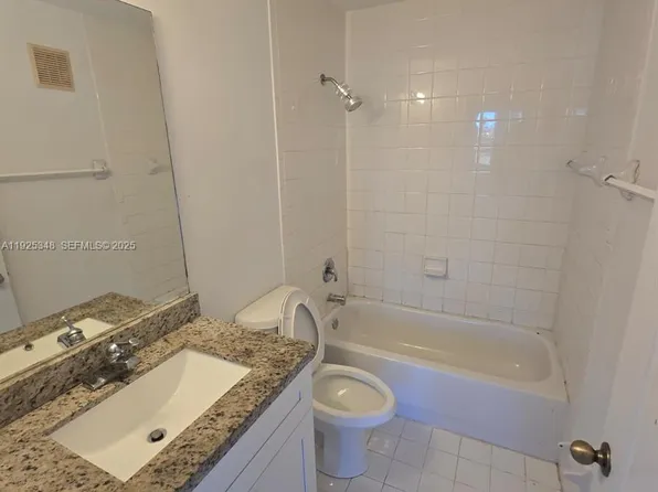 4415 SW 160th Ave APT 202, Hollywood, FL 33027