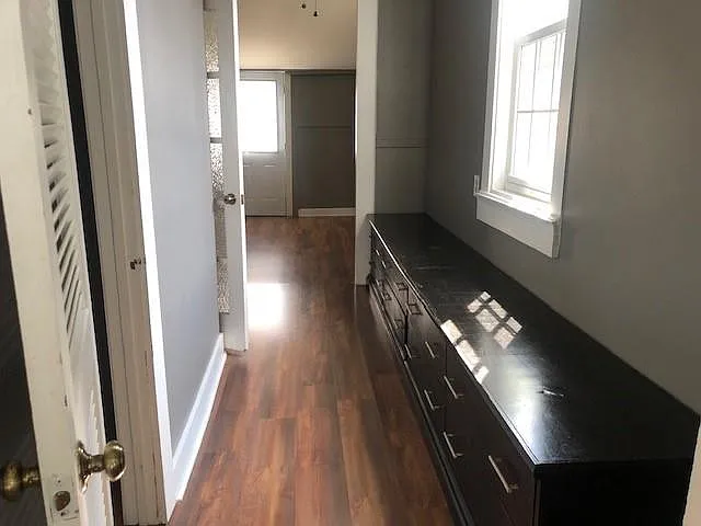 912 Newton St — Photo 7