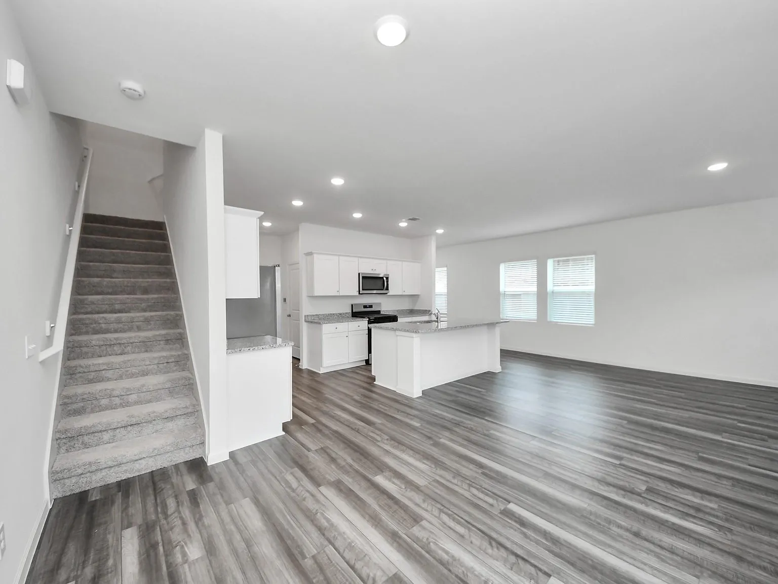 4 bed, 2.5 bath, 1904 sqft, $2,480 — Photo 4