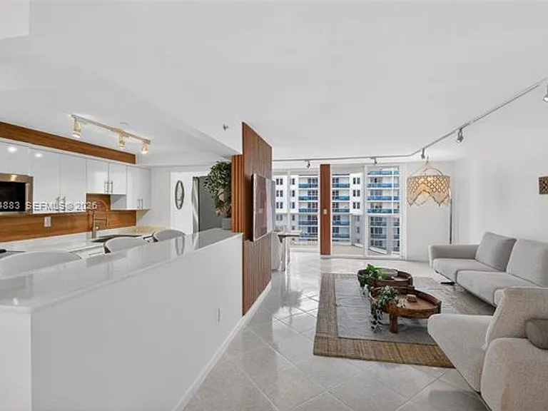 2401 Collins Ave #1406 — Photo 36