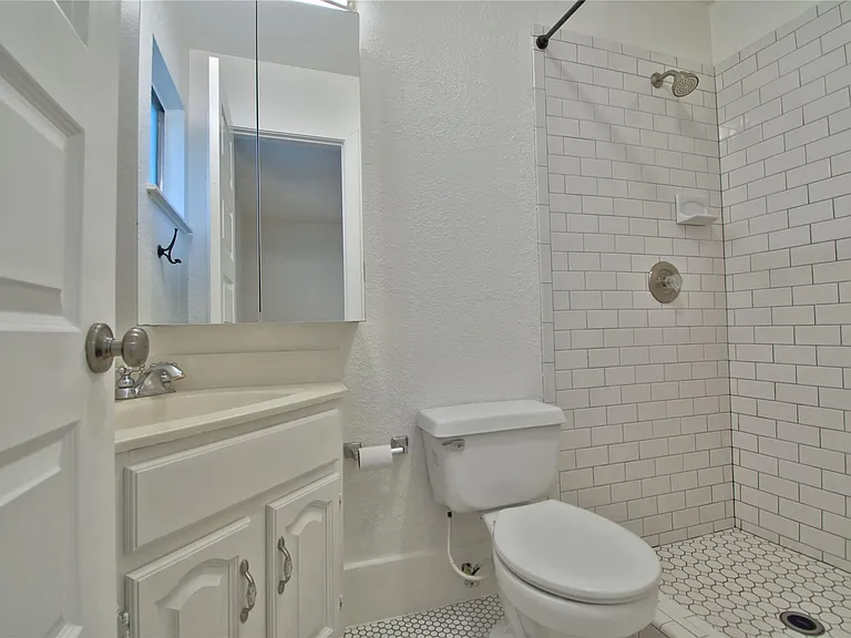 2604 Sherwood Ln — Photo 18