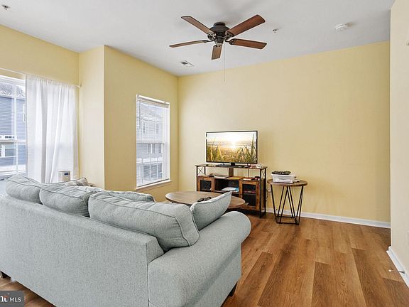 5th image of 19 Fox Ct