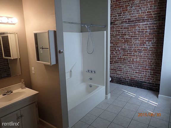 3rd image of 422 22nd St APT 4