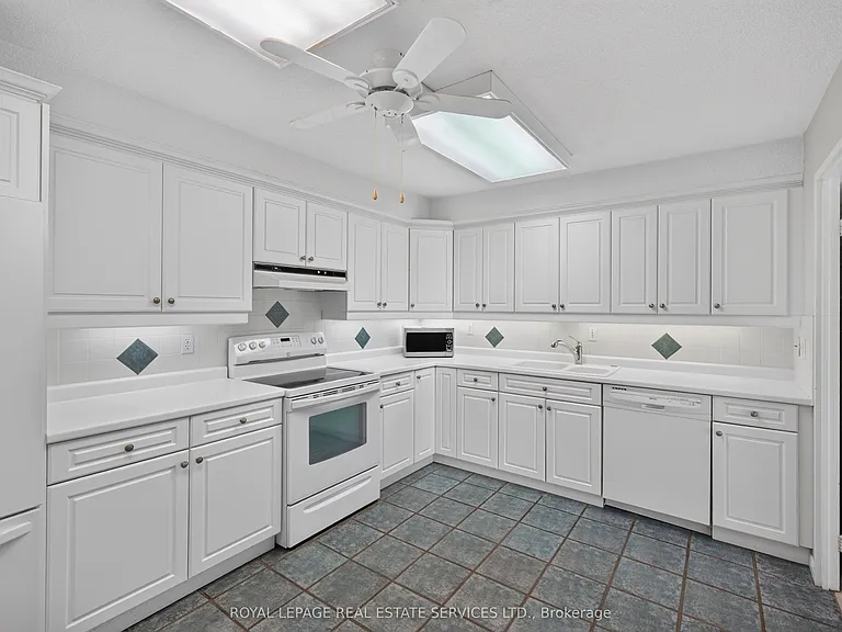 2175 Marine Dr #1208 — Photo 9