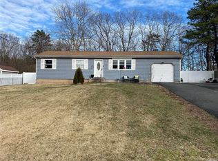 35 Woodville Rd, Middle Island, NY 11953