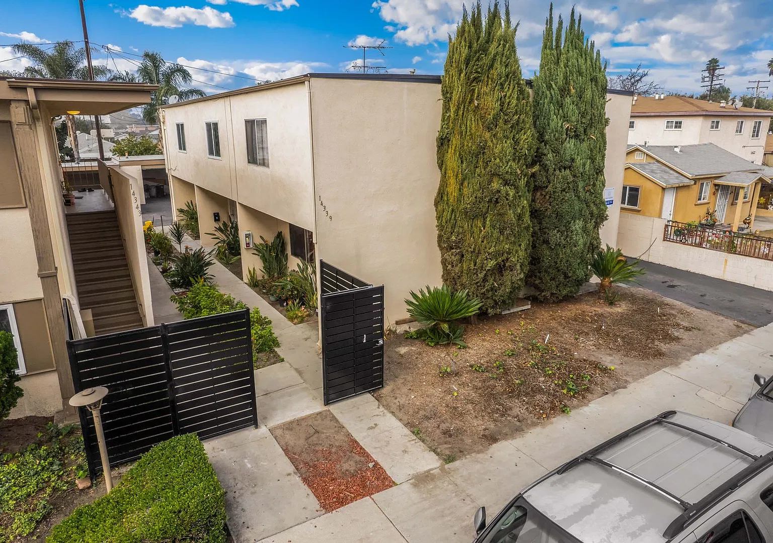 Flallon Apartments — Photo 1