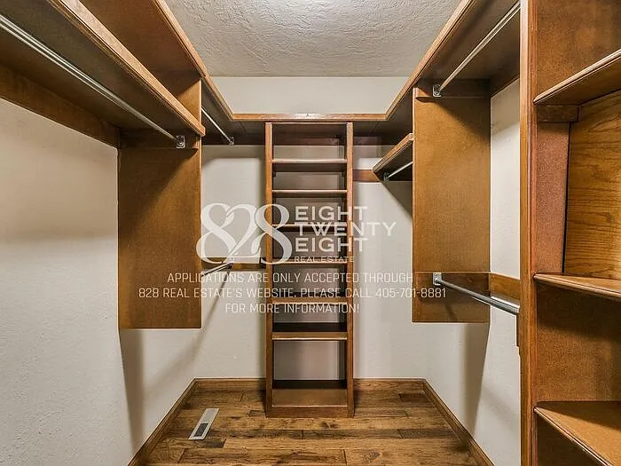 3723 Barwick Ct — Photo 23