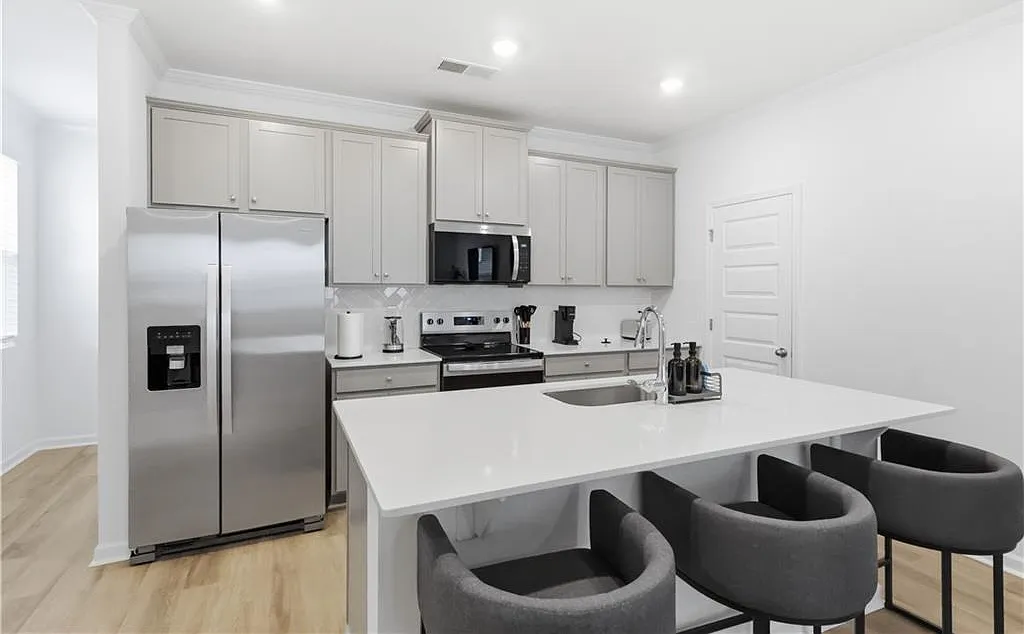 3 bed, 3.5 bath, $4,500 — Photo 4