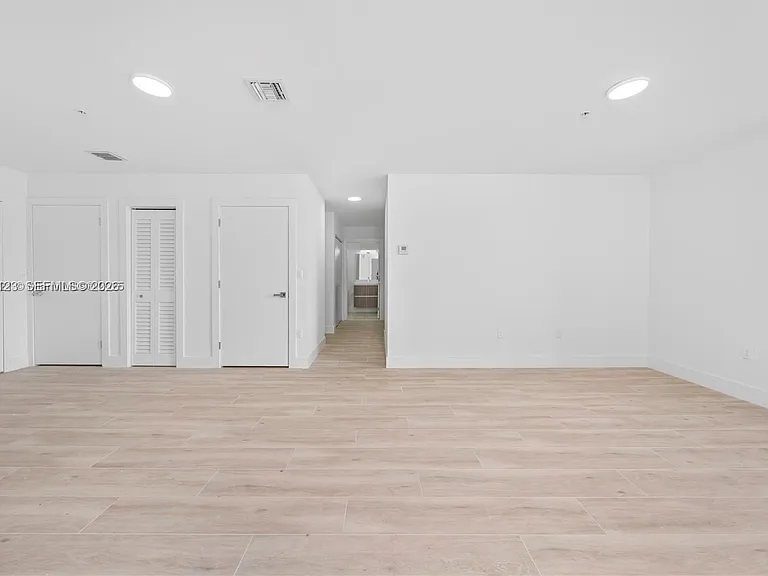 32 NW 14th Ave #3 — Photo 11